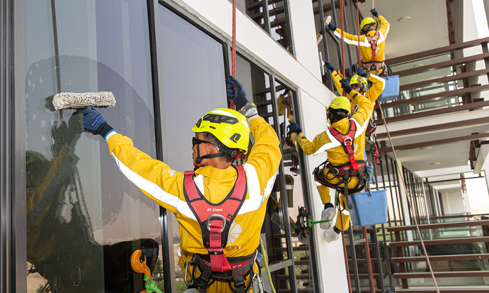 Emrill-Rope-Access-Cleaning_01_1000x600-1.jpg