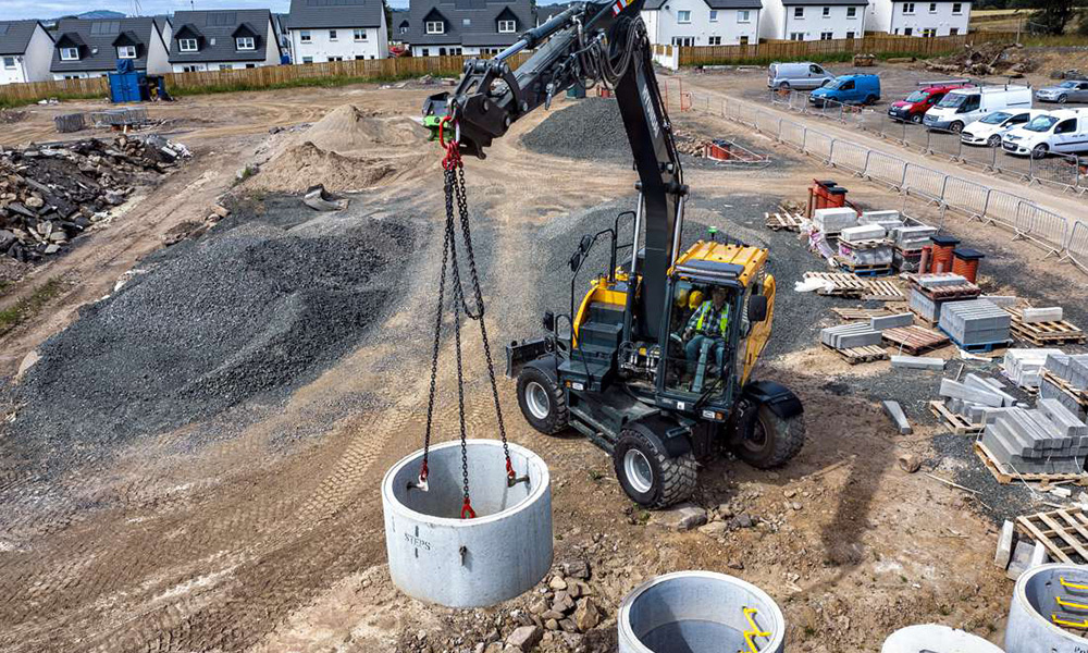 Hyundai-Wheeled-Excavator-2_1000x600-1.jpg