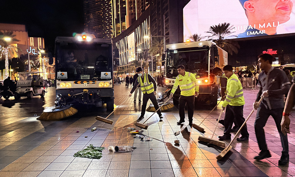 Emrill-team-in-action-at-the-New-Year-Eves-clean-up-in-Downtown-Dubai-1.jpg